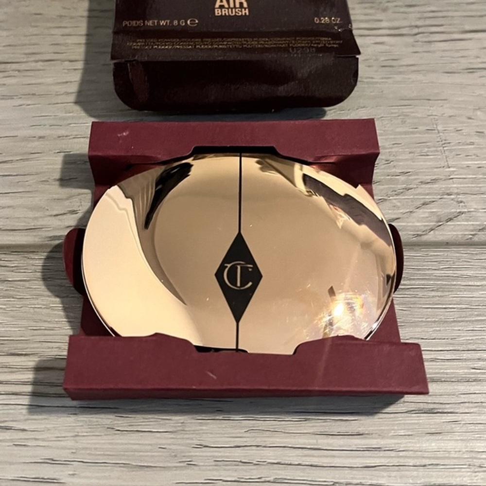 Charlotte Tilbury • air brush flawless finish complexion perfecting powder - Picture 3 of 3